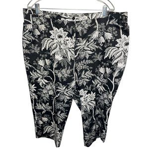 Tribal stretch size 20W capris black & white floral pockets stretch